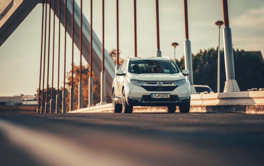  Honda CR-V Hybrid 2018 года  (EU) (фото 2 из 56)